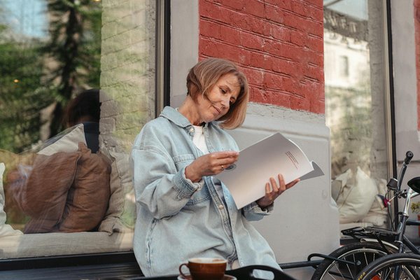 Défis et stratégies pour la digitalisation des archives cinématographiques : enjeux cruciaux et solutions innovantes